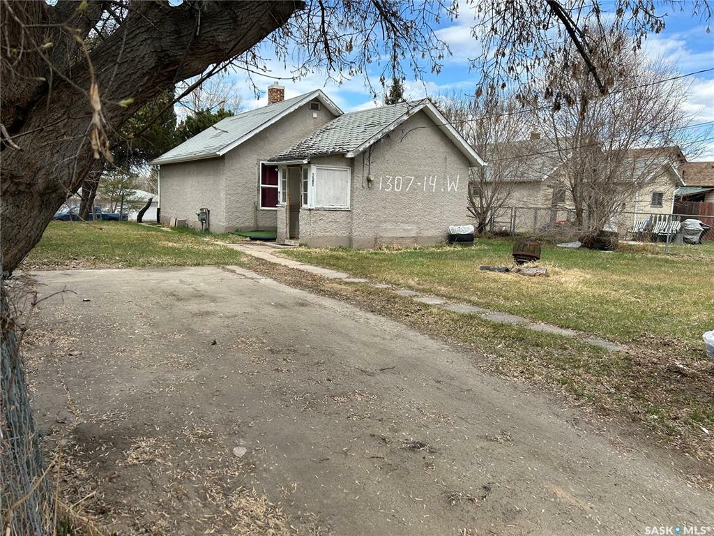 Property Photo: 1307 14th Street W SK S6V 3N1