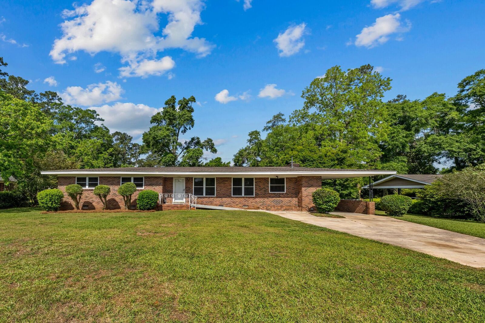 Property Photo: 1106 Richardson Road FL 32301