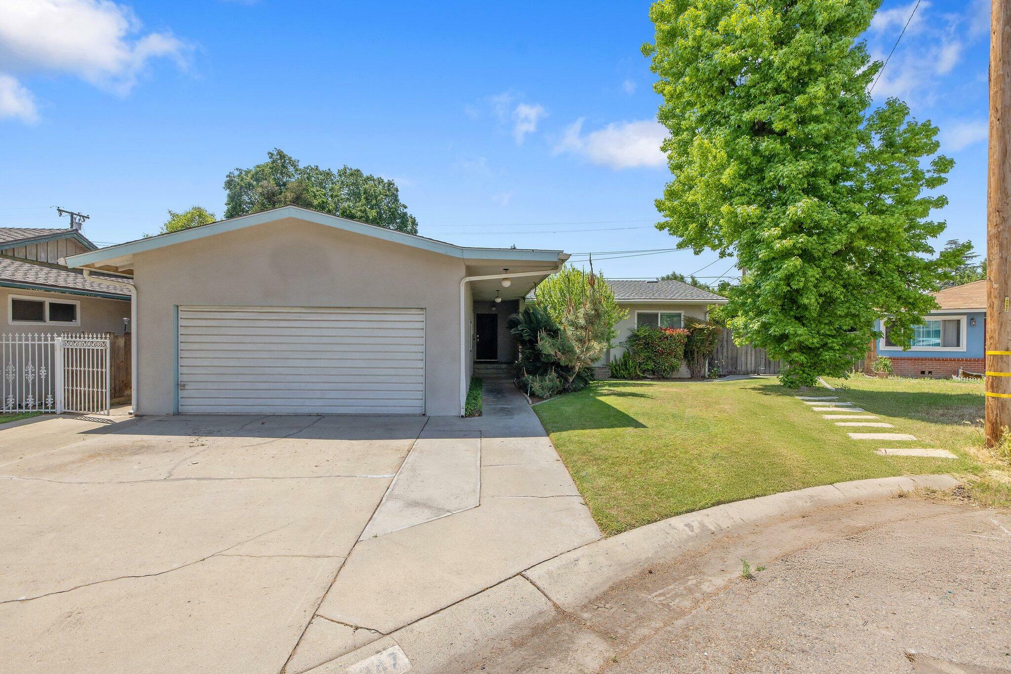 347 N Bollinger Street  Visalia CA 93291 photo