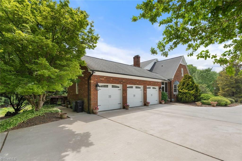 Property Photo: 985 Longreen Drive NC 27284