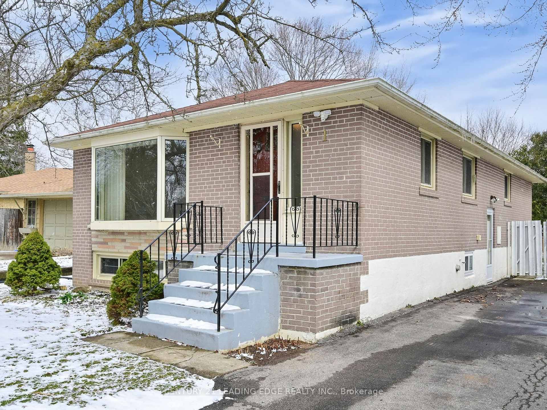 Property Photo: 1 Ottawa Court ON L4G 2Y6