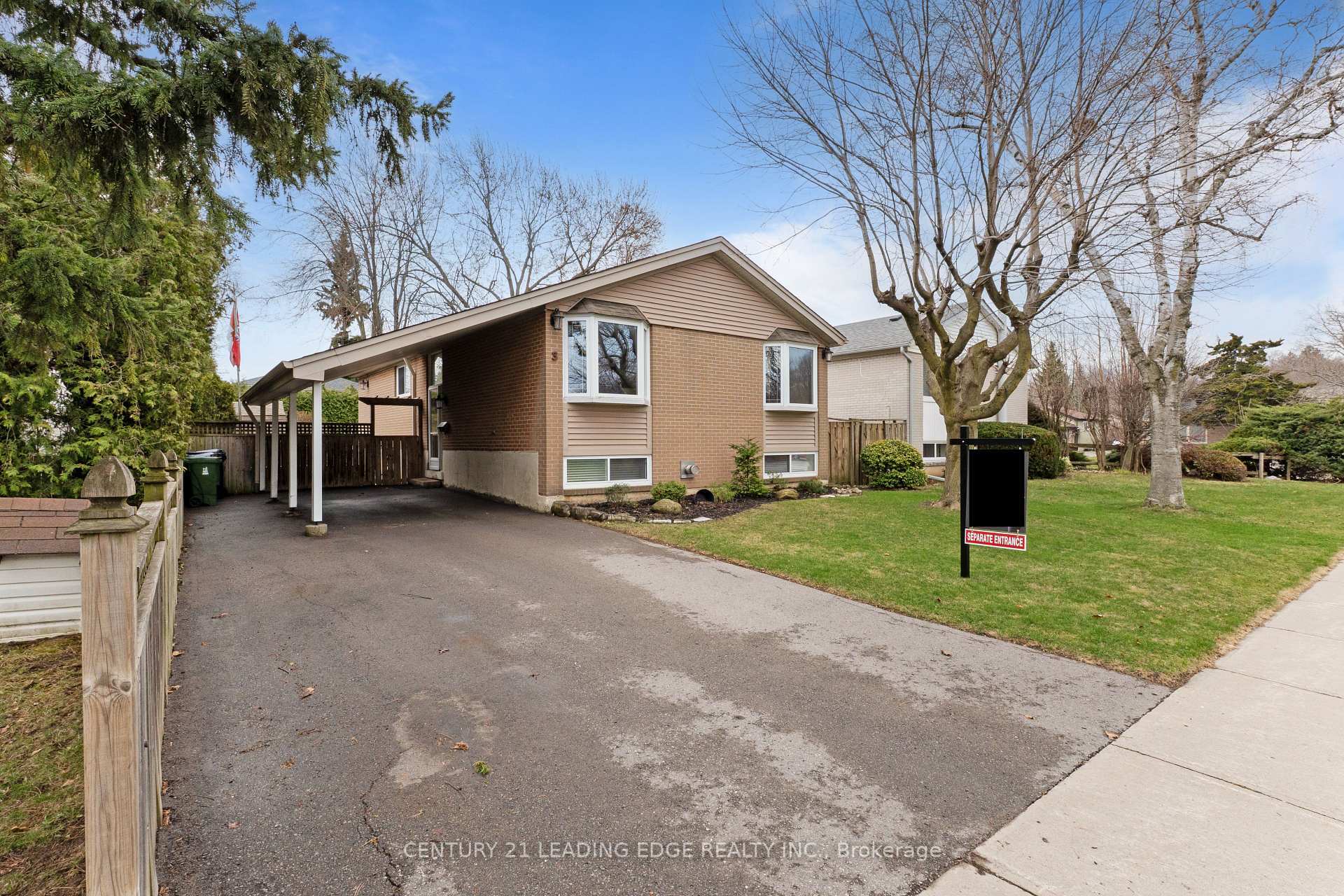 Photo de la propriété: 3 Bournville Drive ON M1E 1C3