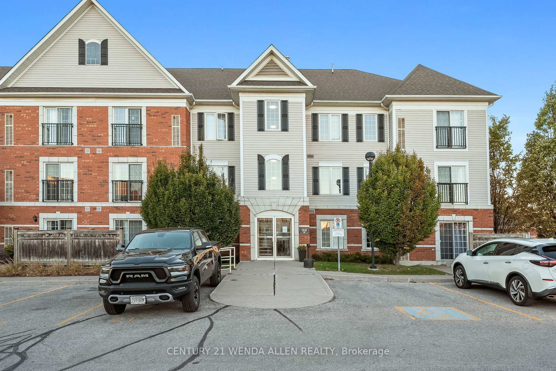 Property Photo: 98 Aspen Spring Drive #309 ON L1C 5N5