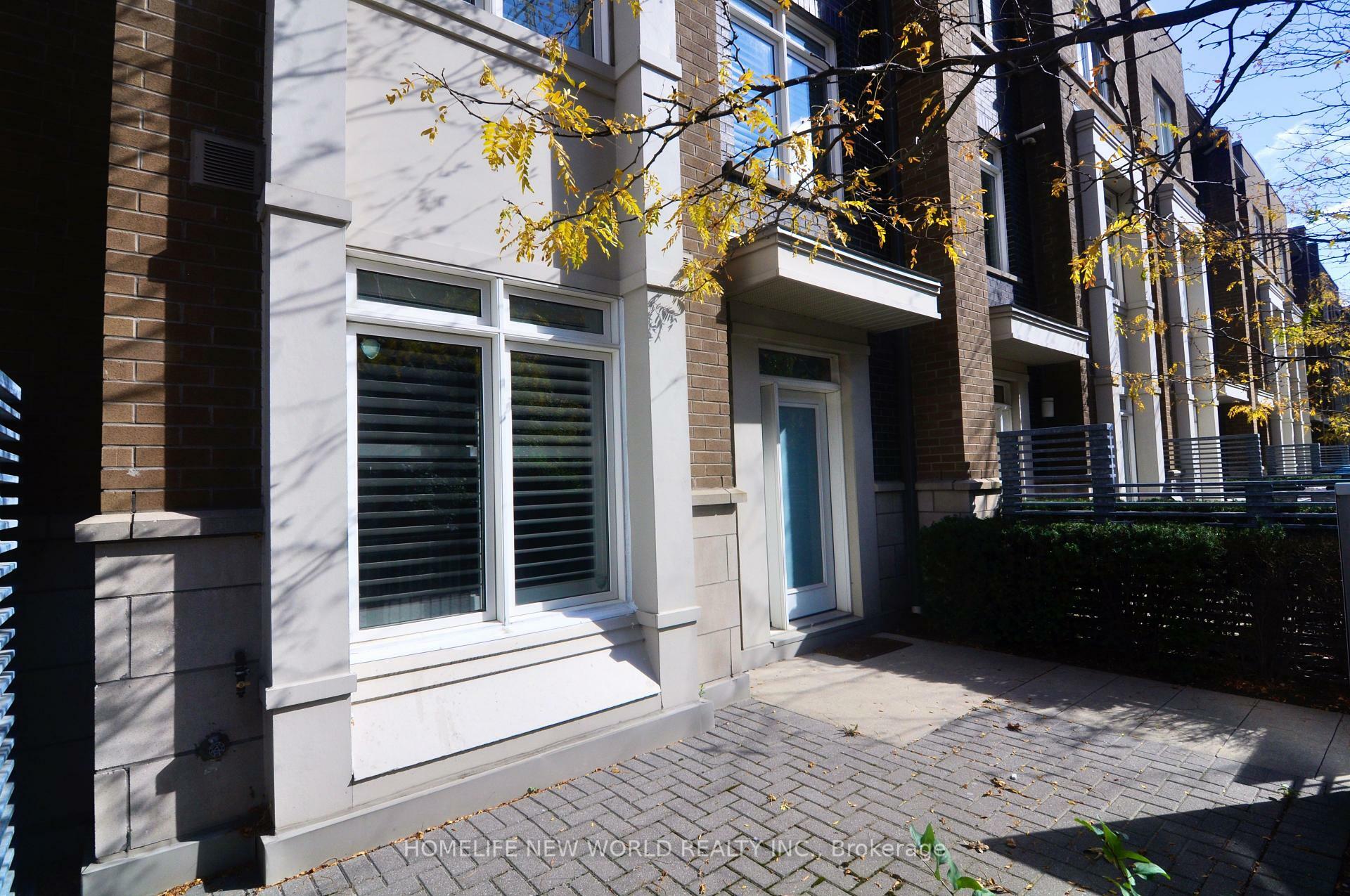 Property Photo: 370 Square One Drive Th5 ON L5B 0E6