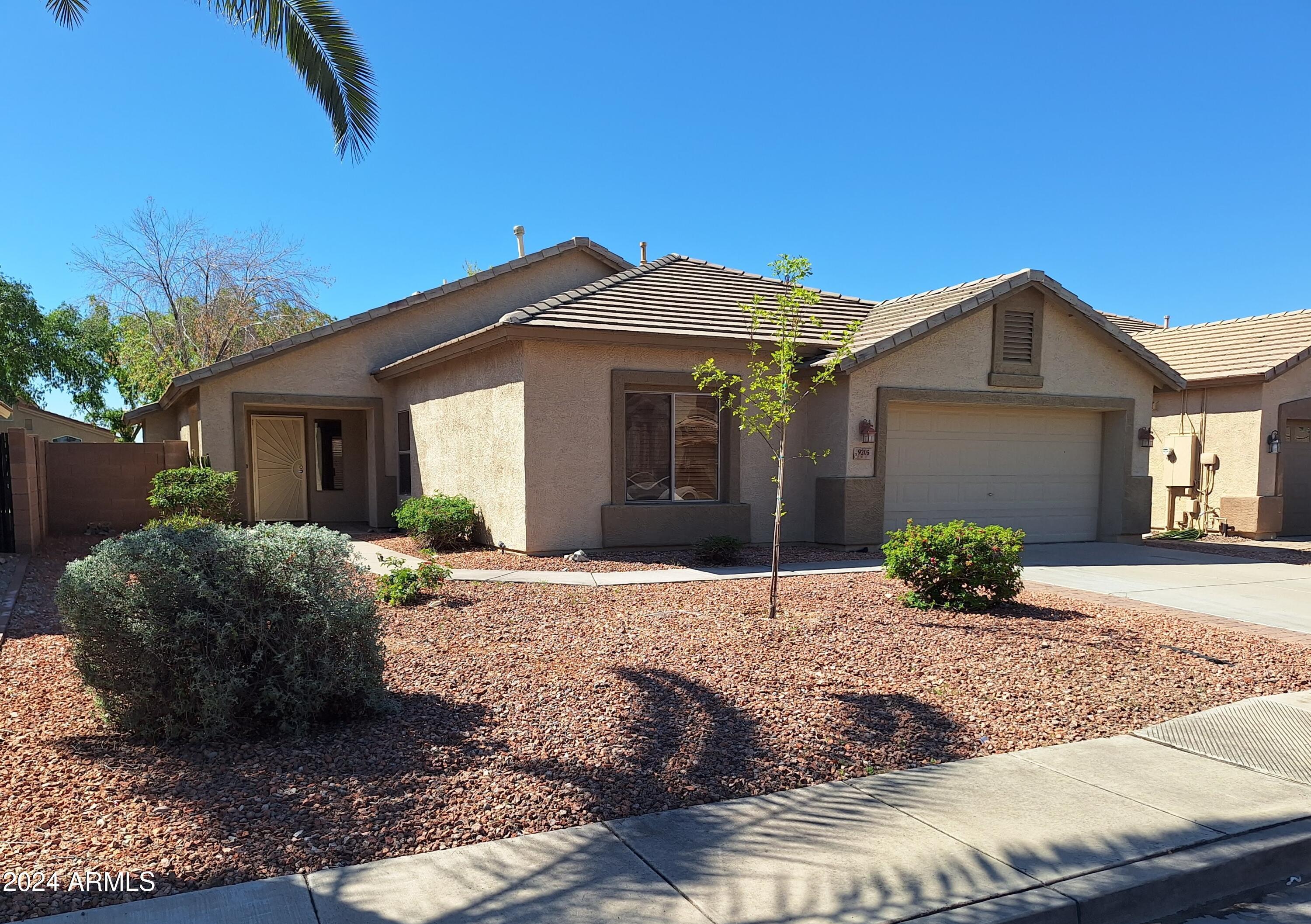 Property Photo: 9205 W Lone Cactus Drive AZ 85382
