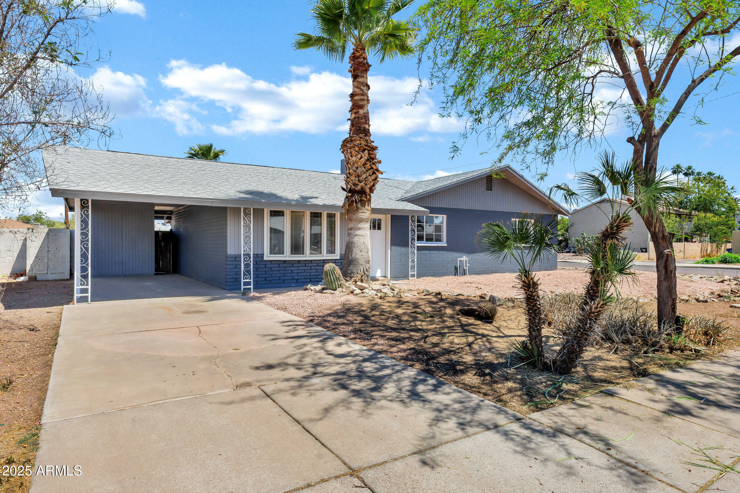 Property Photo:  1027 S Lola Lane  AZ 85281 