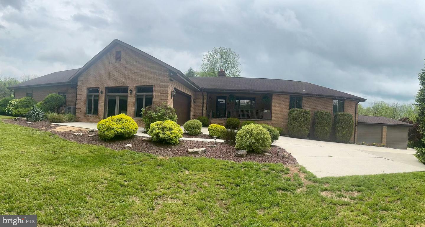 Property Photo:  825 Compton Drive  PA 17112 