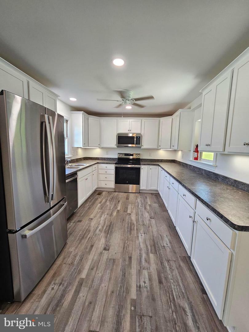 Property Photo: 16090 Pouncey Tract Road VA 23146