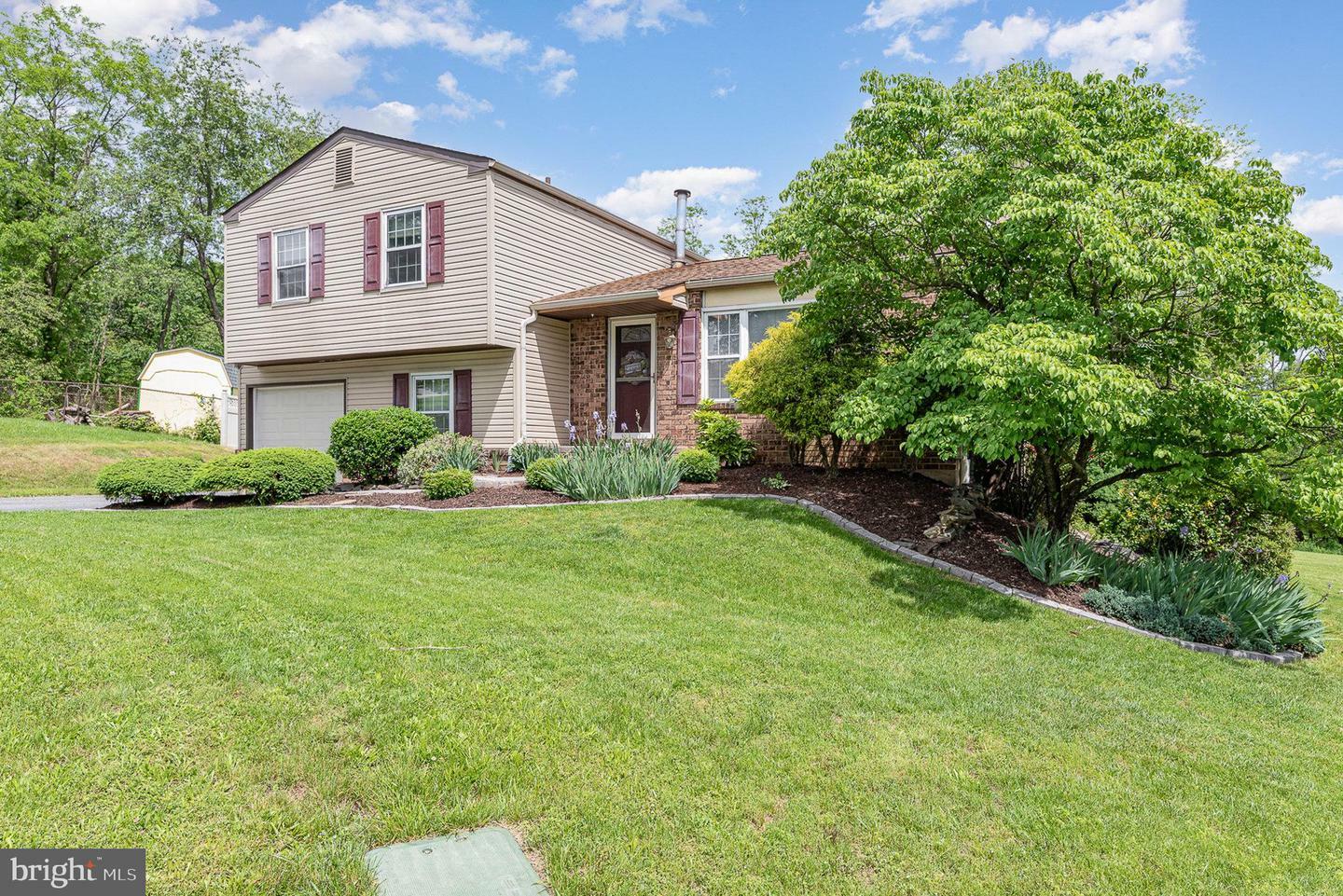Property Photo: 602 Oriole Court PA 17111