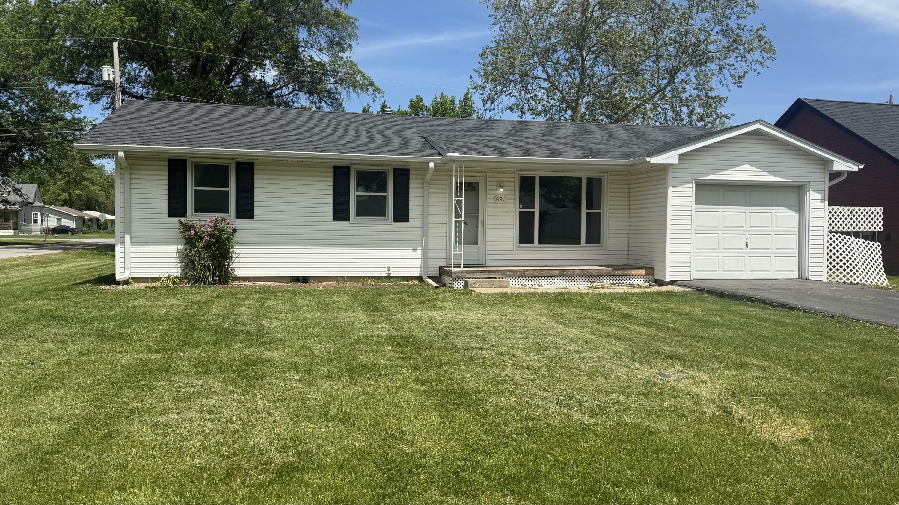 Property Photo: 691 Doty Ave MO 65240