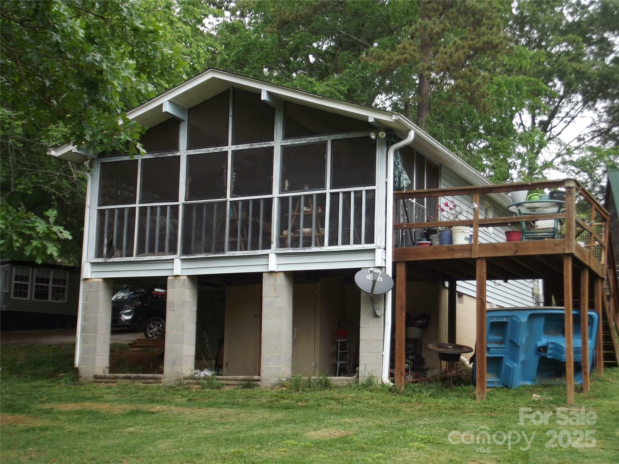 Property Photo:  6813 Navajo Trail  NC 28673 