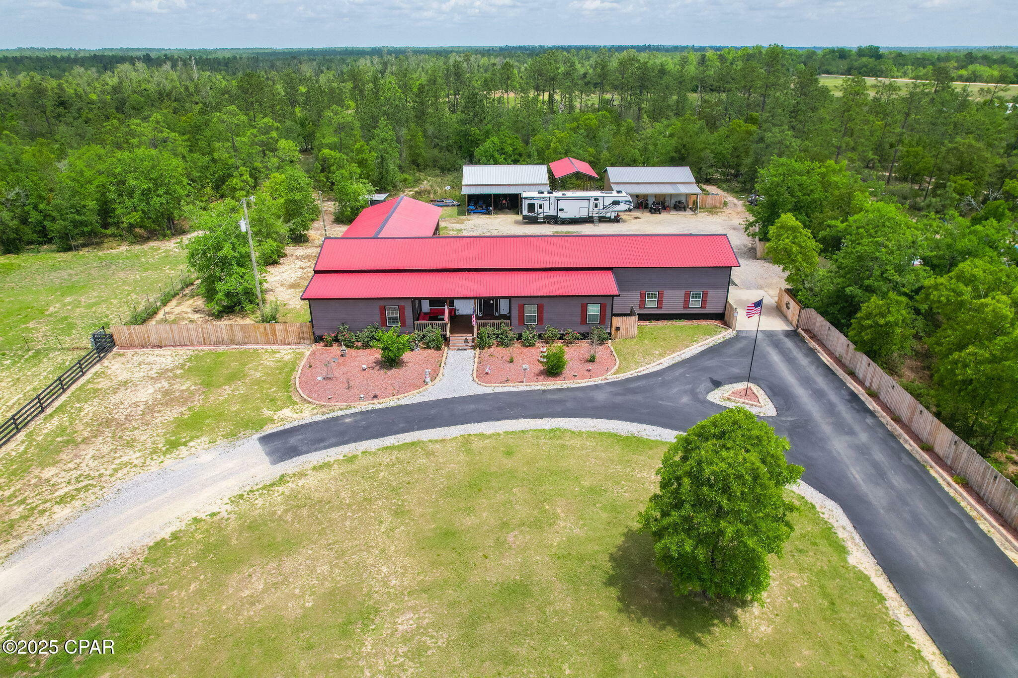Property Photo: 2612 NW County Road 274 FL 32438