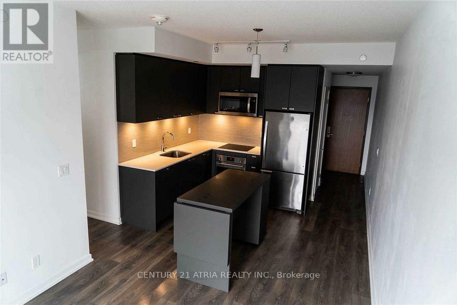 Property Photo: 56 Forest Manor Road 2707 ON M2J 1M6