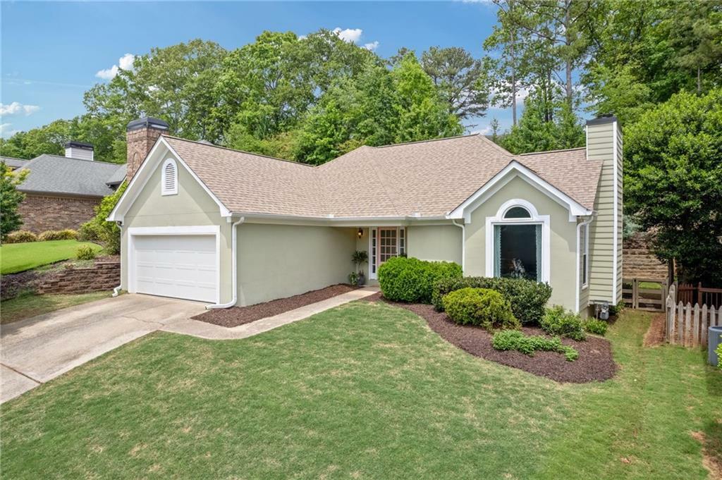 Property Photo: 1970 Glen Eves Drive GA 30076