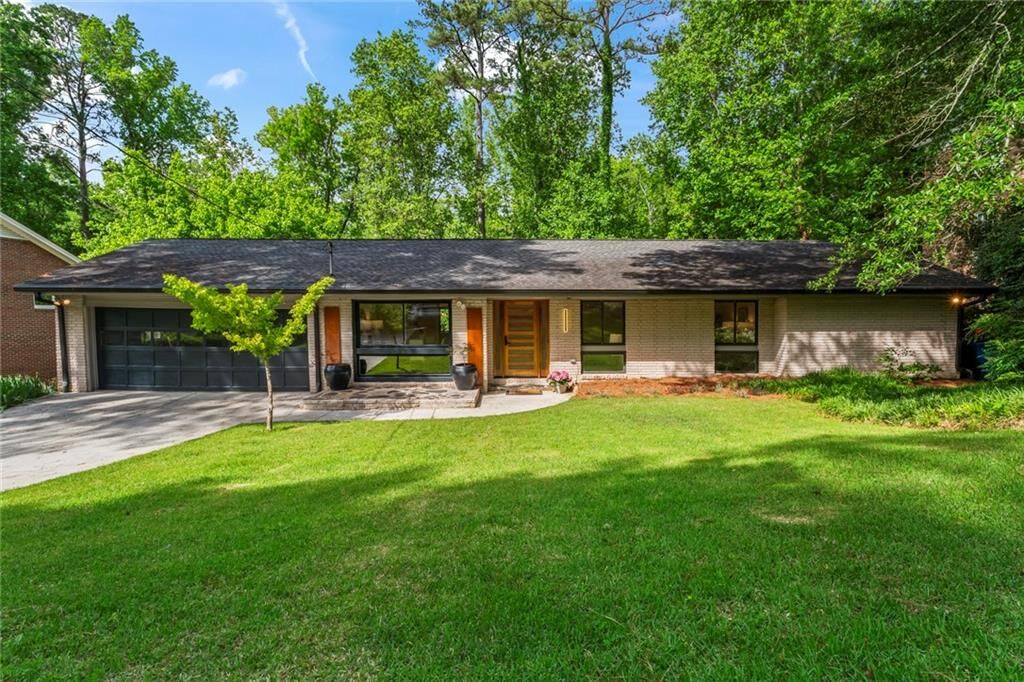 Property Photo:  1749 Ridge Valley Court NW  GA 30327