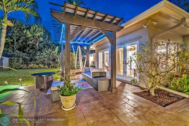 Property Photo: 841 Gardenia Ln FL 33317