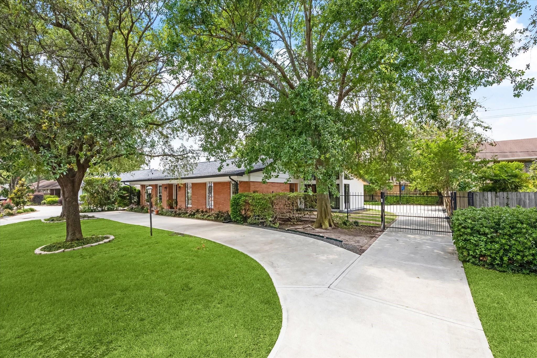 Property Photo: 1902 Chimney Rock Road TX 77056
