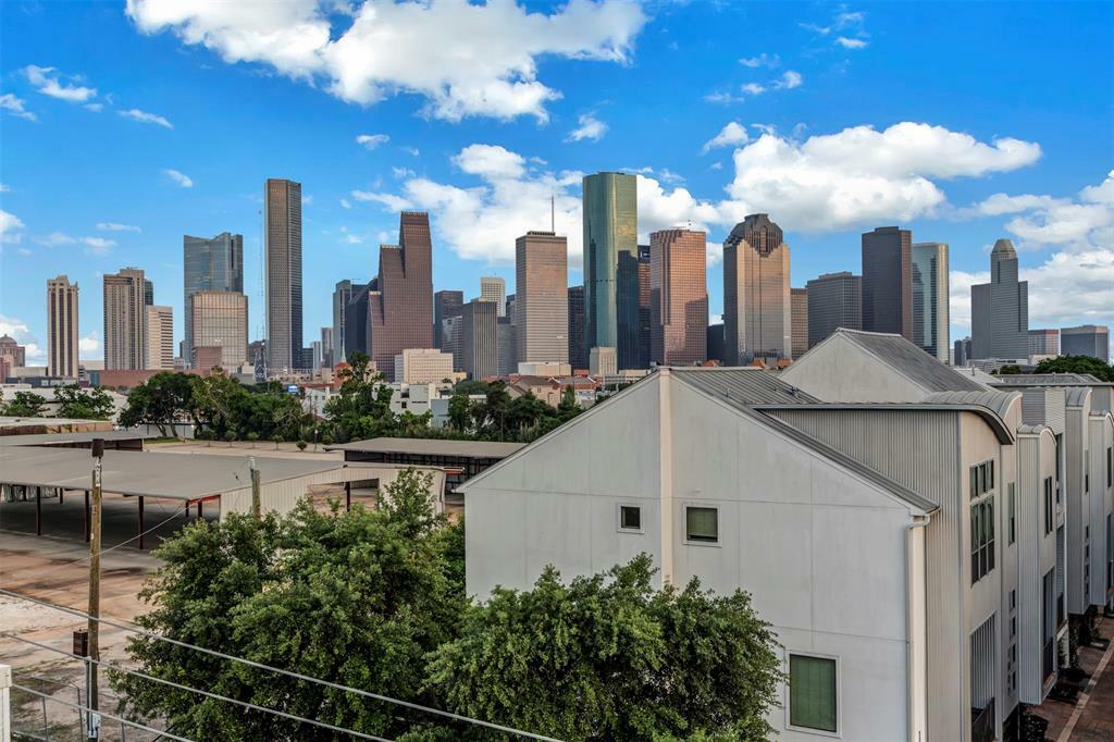 Property Photo: 1818 Dart Street TX 77007