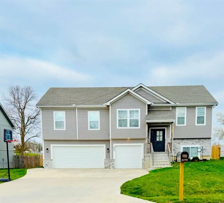 Property Photo: 605 Shepherd Road MO 64062