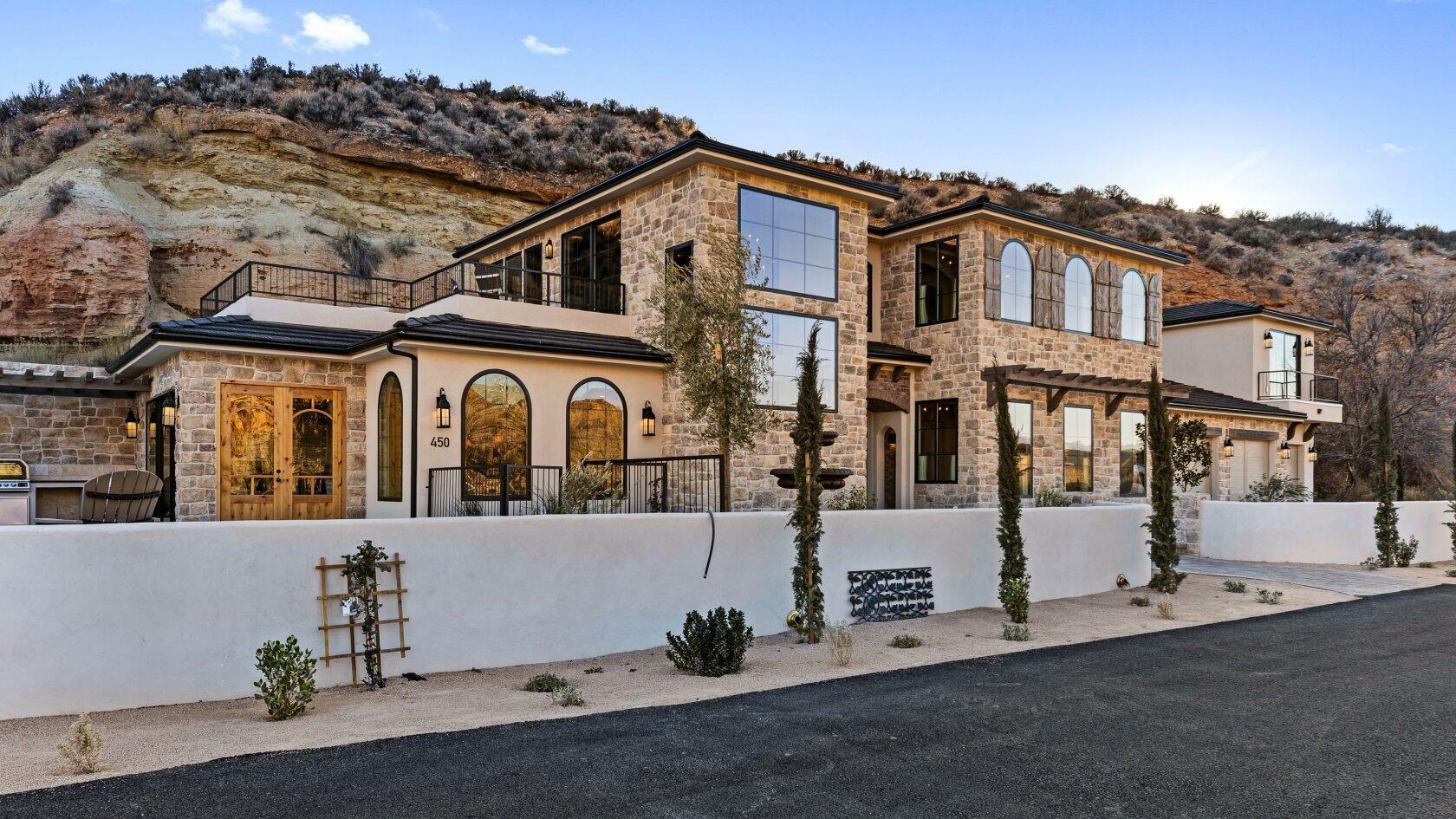 Property Photo: 610 W Vineyard Ln UT 84763