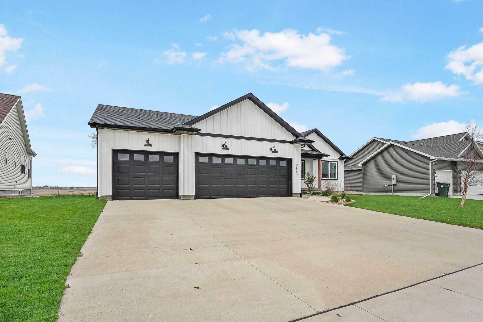 Property Photo: 2823 Arbor Ridge Road IA 50613