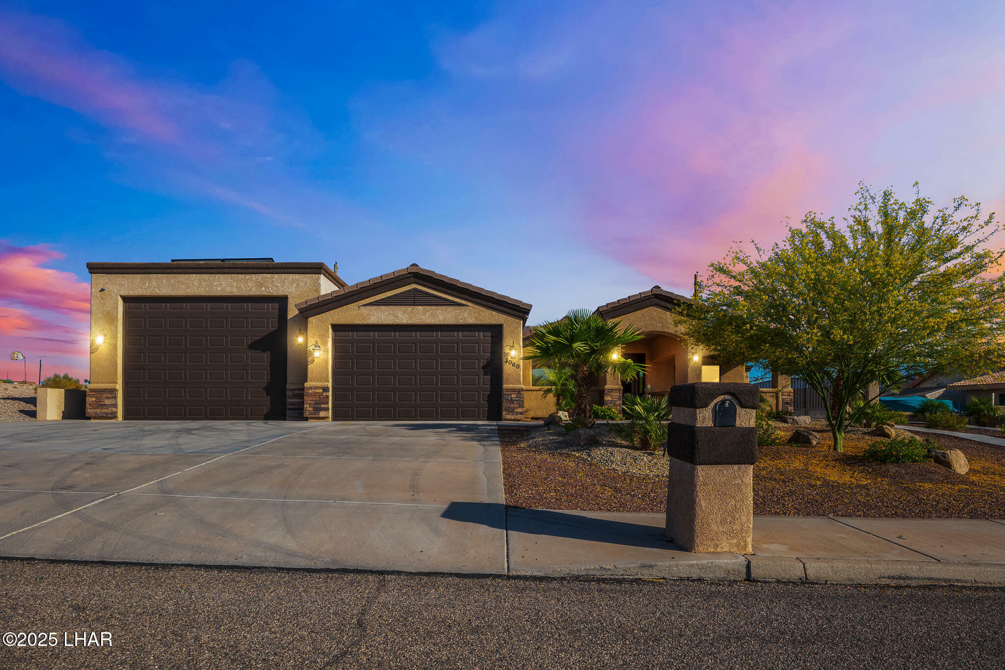 Property Photo: 3060 Chemehuevi Blvd AZ 86406