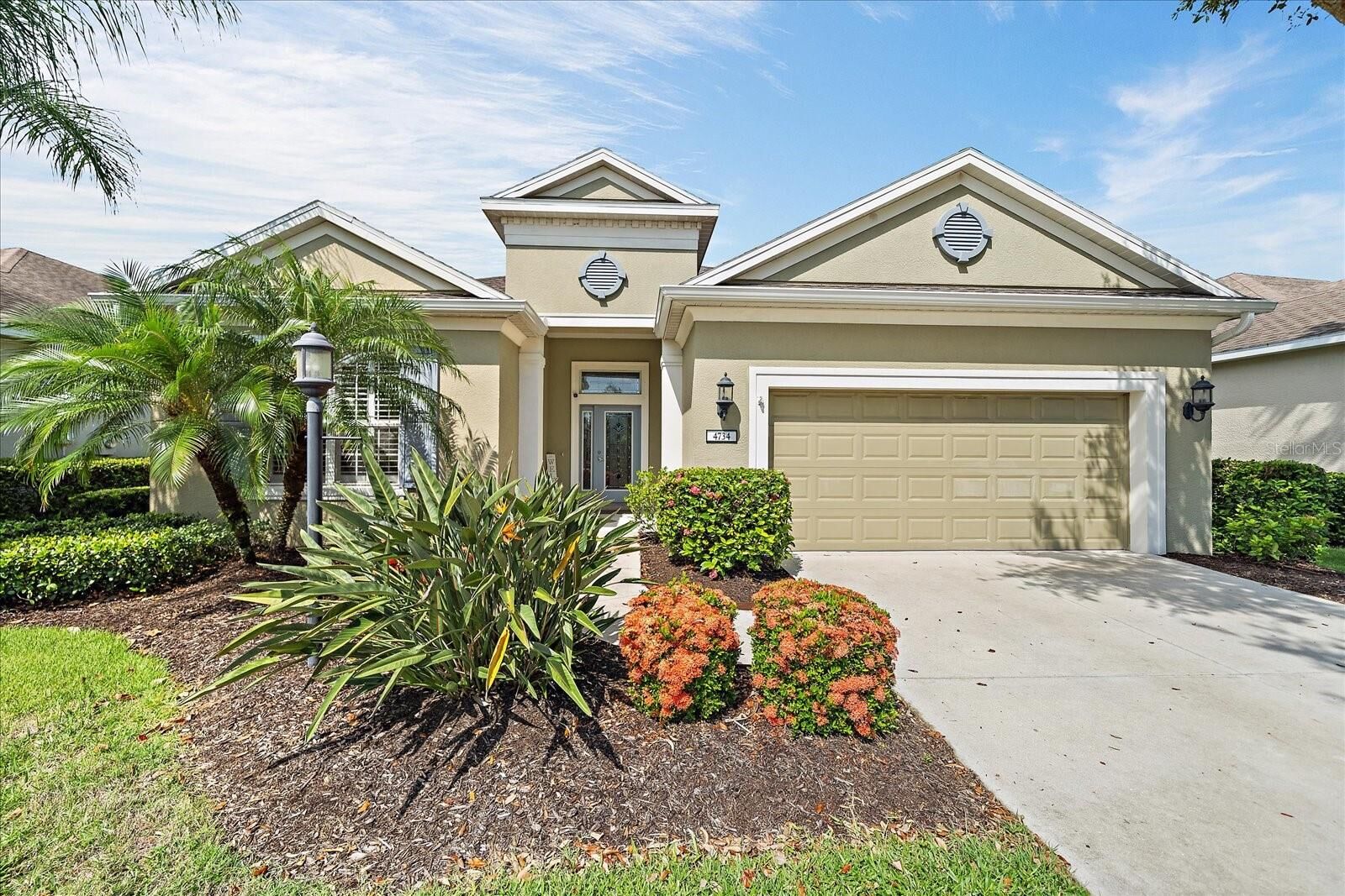 Property Photo: 4734 Claremont Park Drive FL 34211
