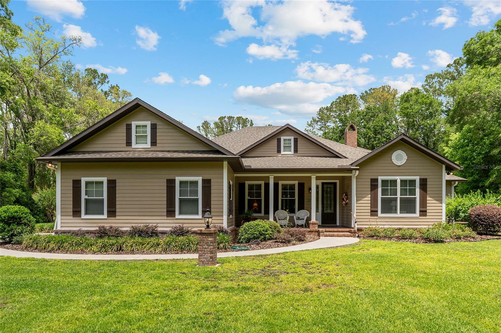 Property Photo: 19138 NW 76th Avenue FL 32615