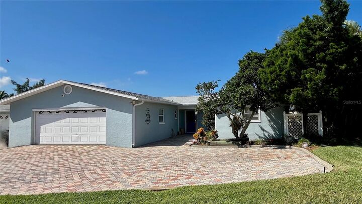 Property Photo: 34 Richmond Drive FL 32169