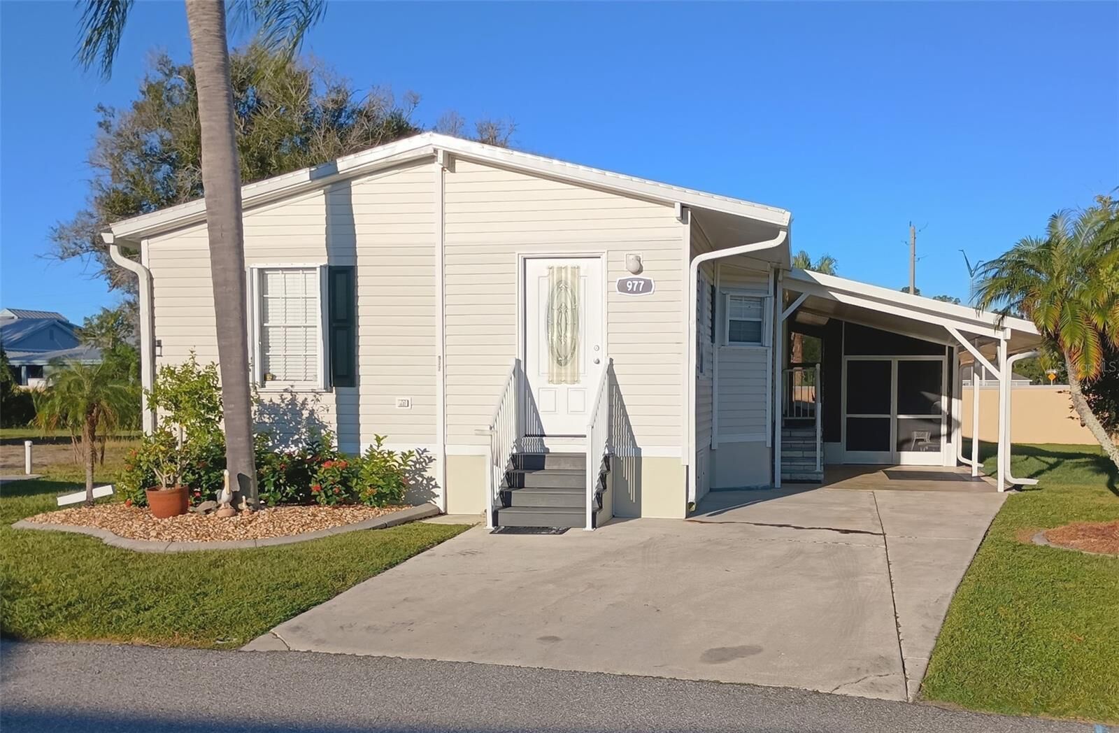 Property Photo: 2100 Kings Highway 977 FL 33980