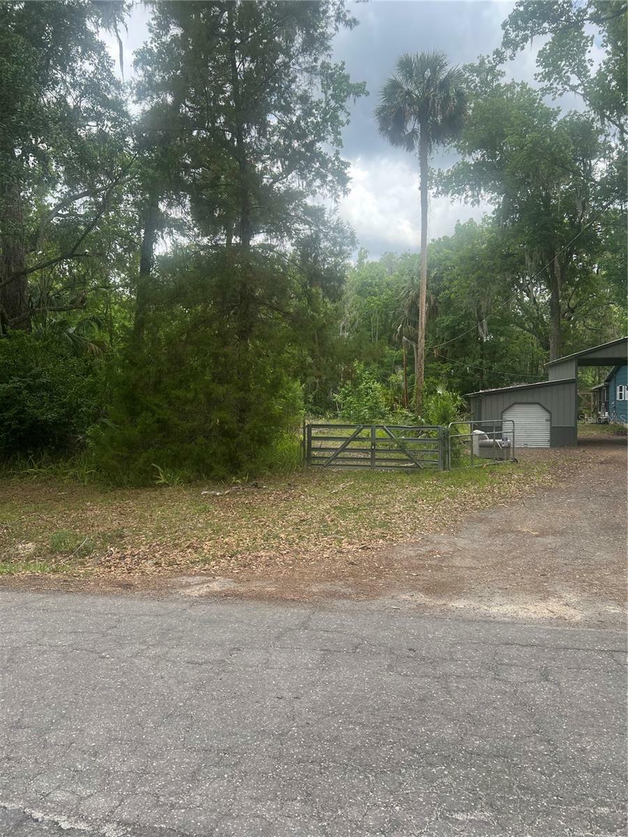 Property Photo: 2614 Cr 412 FL 33538