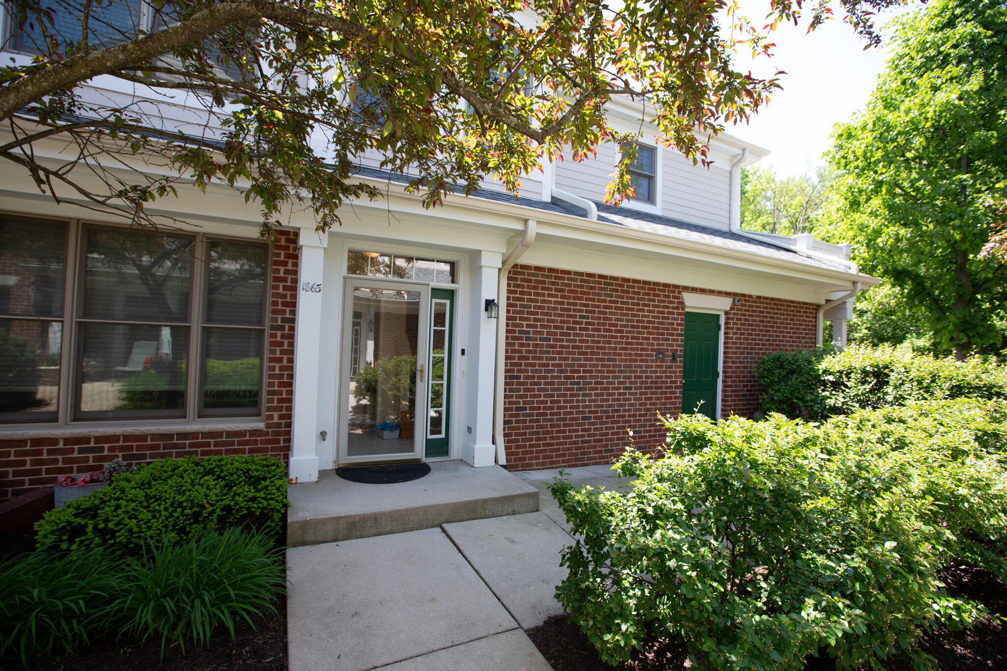 Property Photo:  1865 Norhardt Dr  WI 53045 
