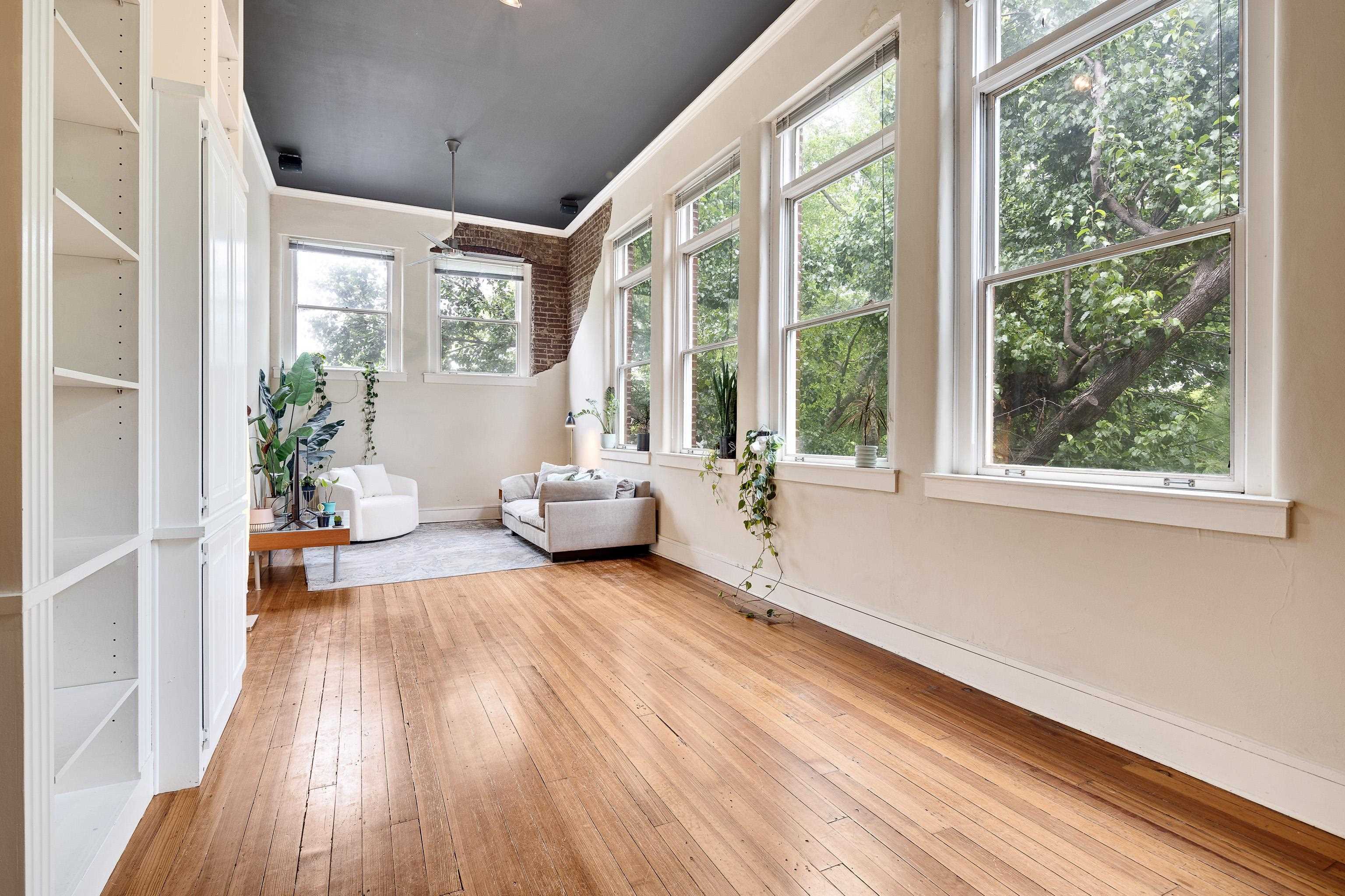 Property Photo: 519 S Edgewood St 301 TN 38104