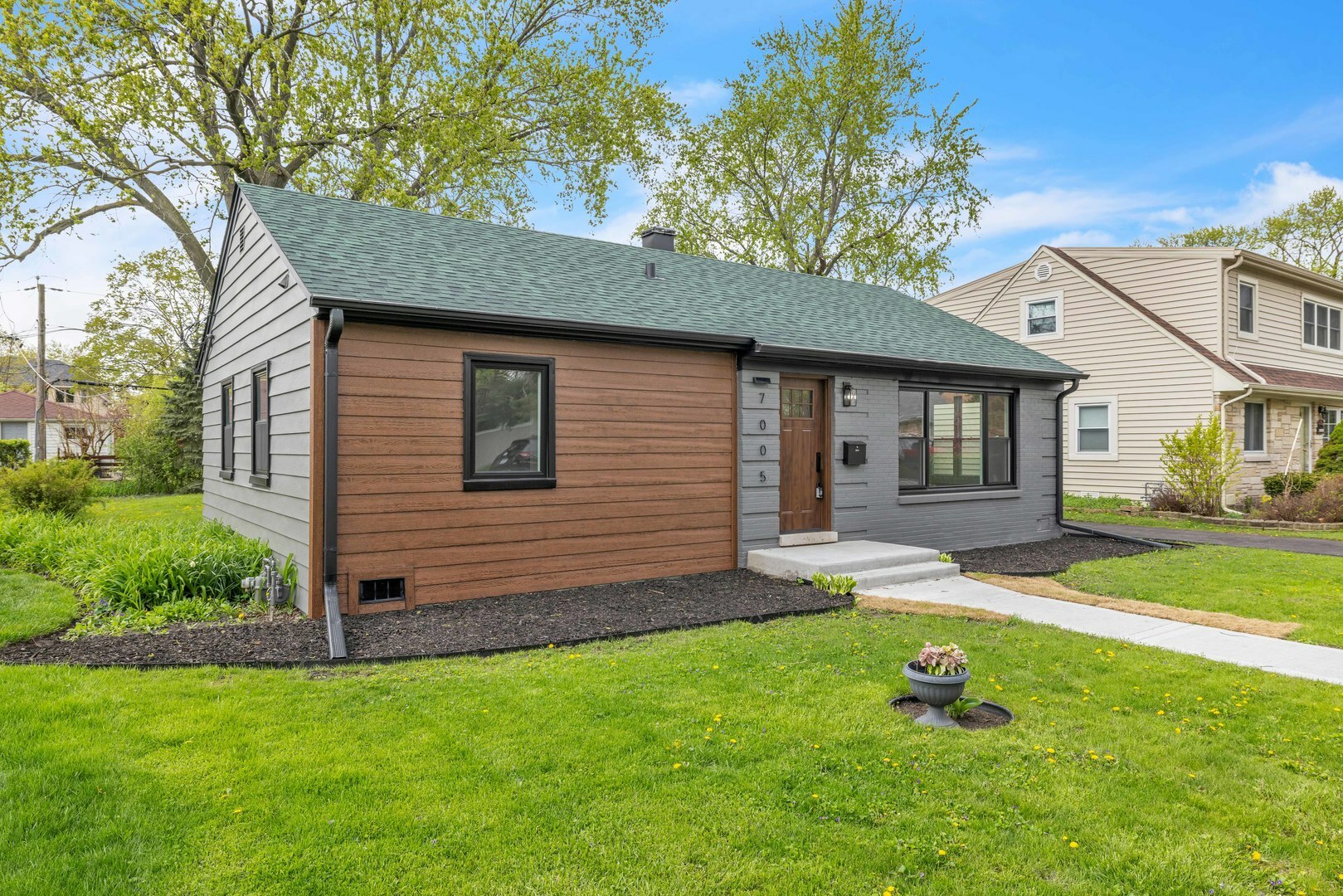 Property Photo: 7005 Foster Street IL 60053