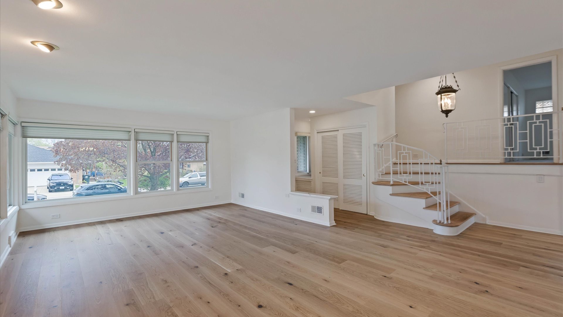 Property Photo: 6618 N Christiana Avenue IL 60712