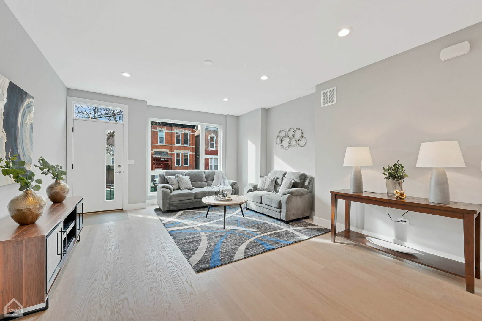 Property Photo: 1024 W 19th Street 1 IL 60608