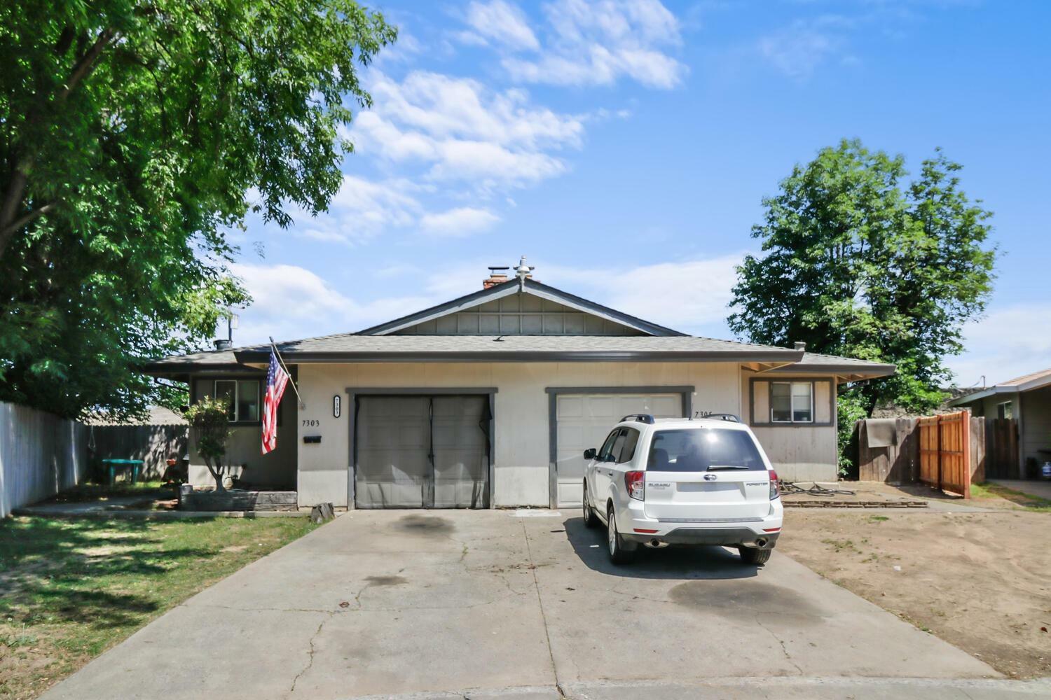 Property Photo: 7303 Berna Way CA 95823