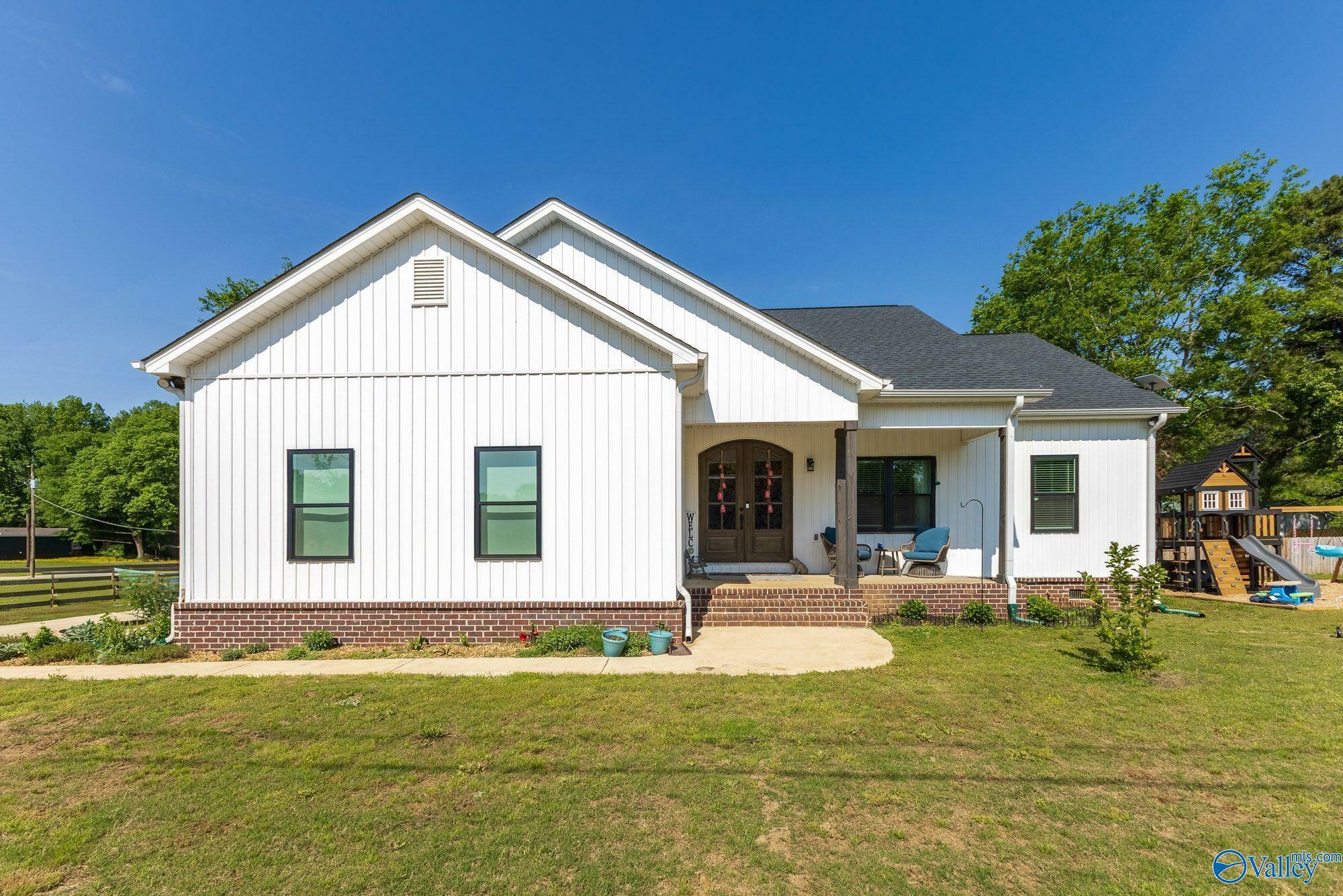 Property Photo: 11849 Gary Redus Drive AL 35671