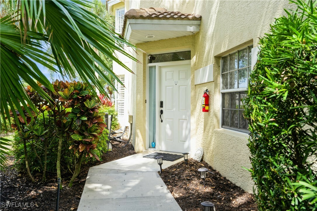 Property Photo: 81 Silver Oaks Circle 7-201 FL 34119