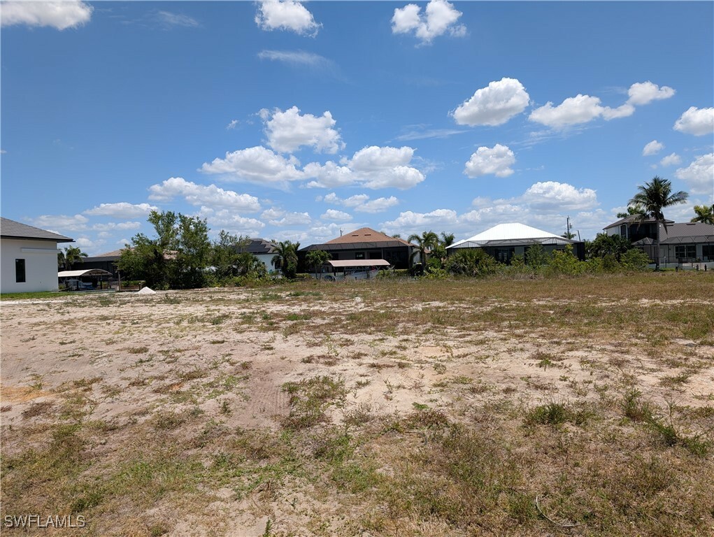 Property Photo: 15 NW 39th Avenue FL 33993