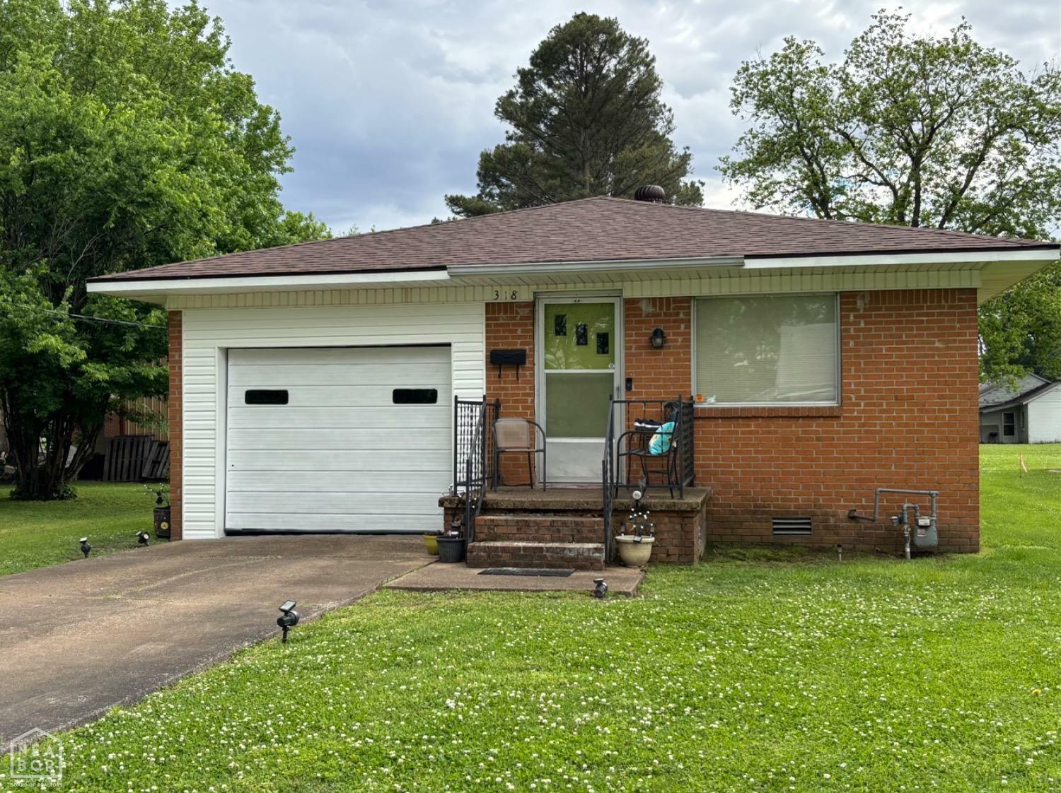 Property Photo: 318 E Elm Street AR 72476