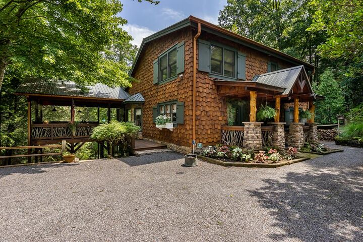 Property Photo:  360 Cascade Point  GA 30540 