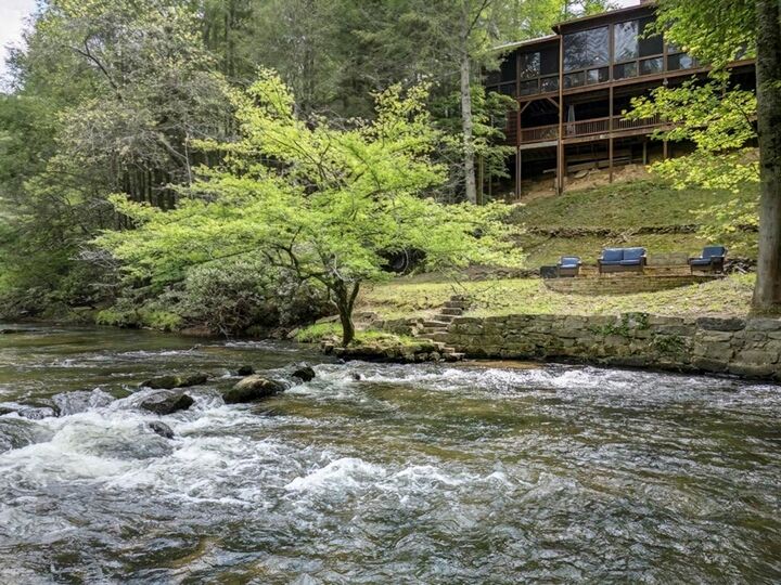 Property Photo:  360 Cascade Point  GA 30540 