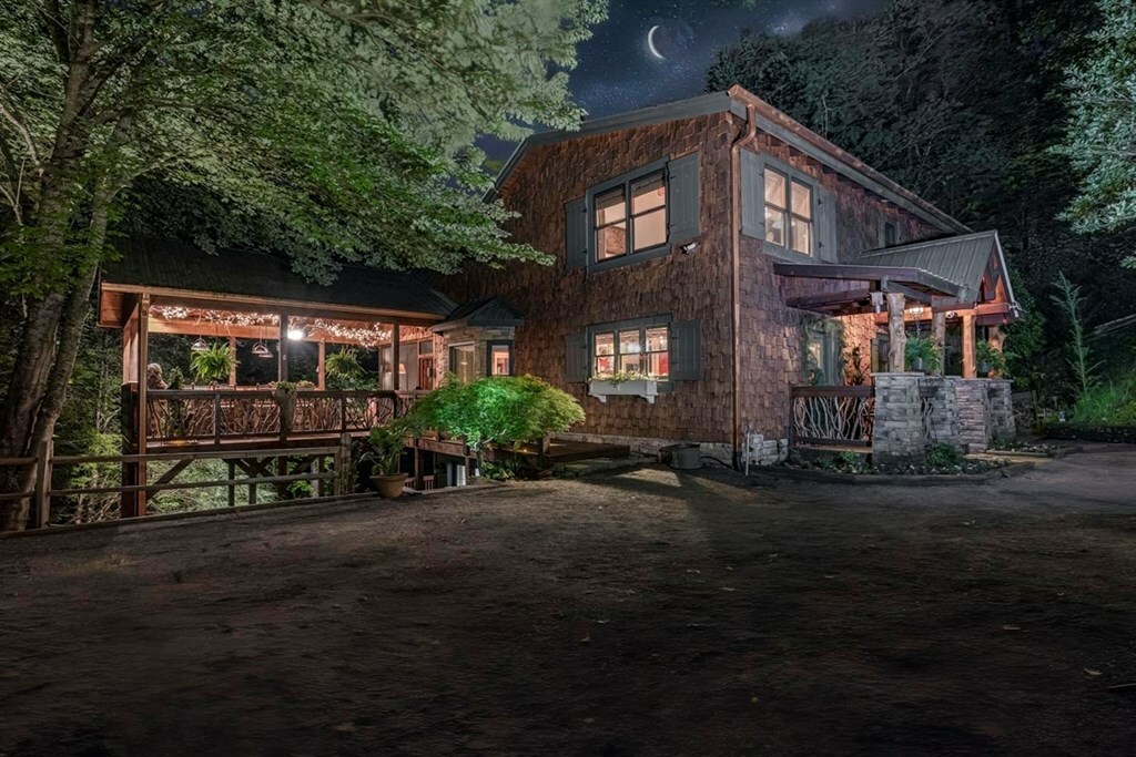 Property Photo: 360 Cascade Point GA 30540