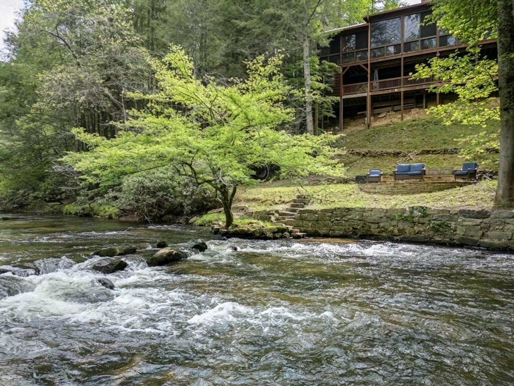 Property Photo:  360 Cascade Point  GA 30540 