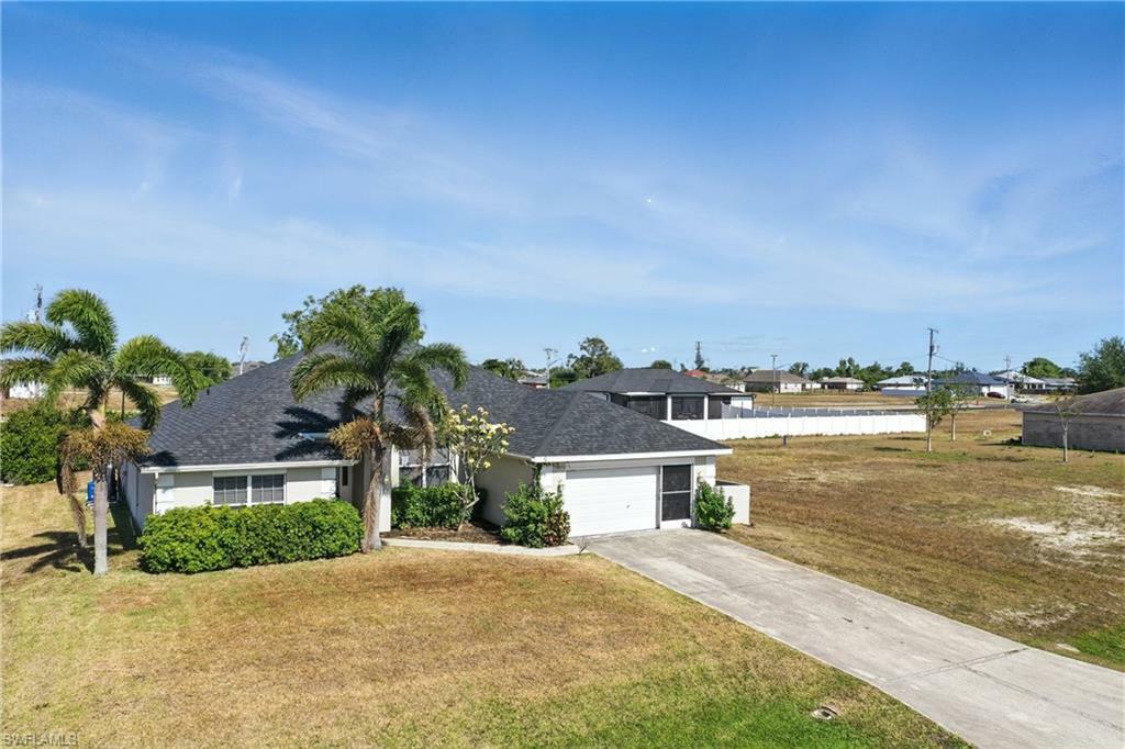 Property Photo: 1409 NW Juanita Pl FL 33993