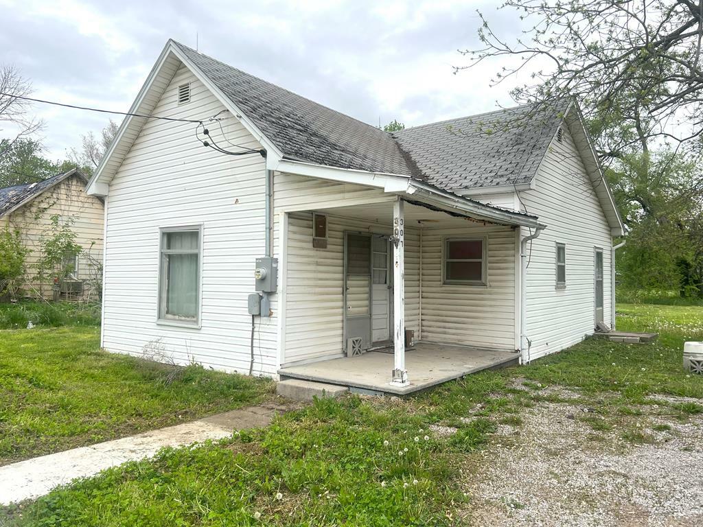 Property Photo: 307 4th Street MO 64656