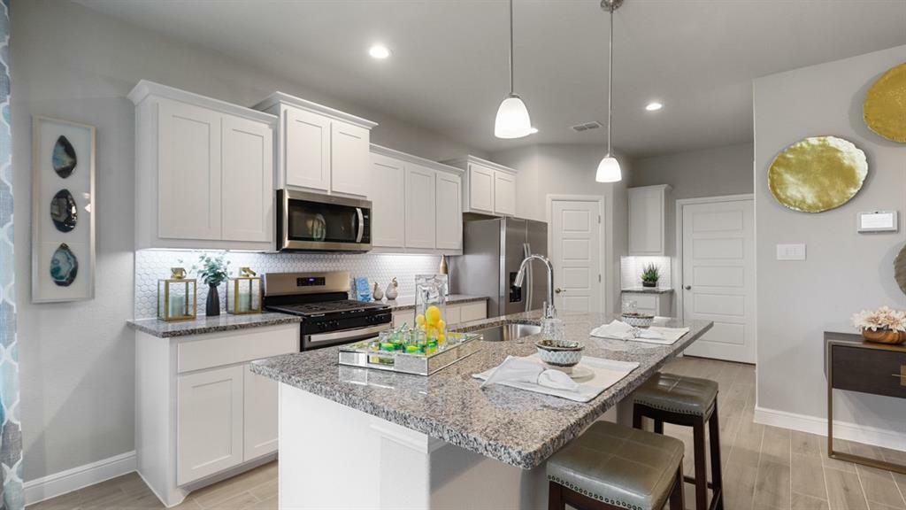 Property Photo: 528 Pickett Creek Drive TX 76008
