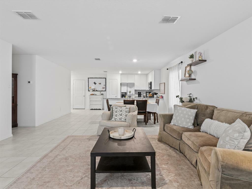 Property Photo: 603 Vicksburg Drive TX 75119