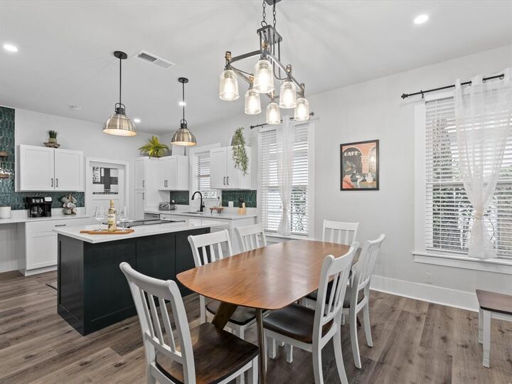 Property Photo: 711 W Knox Street TX 75119